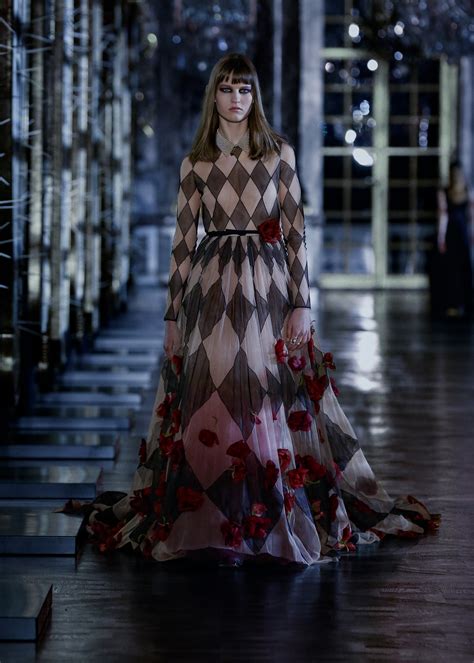 Vestiti Autunno Inverno 2021 2022: la sfilata Dior a Versailles